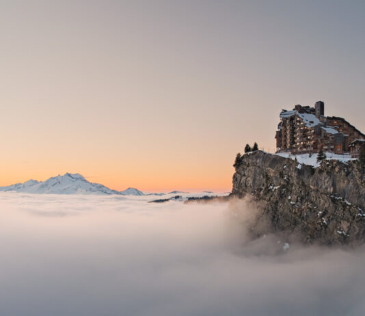 Wintersport met korting: reis per trein naar Morzine en Avoriaz avoriaz in the clouds
