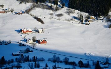 Skiën in Voss en fjordsafari in West-Noorwegen: een winterroadtrip vol poeder en fjorden Voss