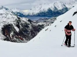 Lofoten: alsof de toppen van de Alpen boven de oceaan uitstijgen splitboarden omhoog lofoten